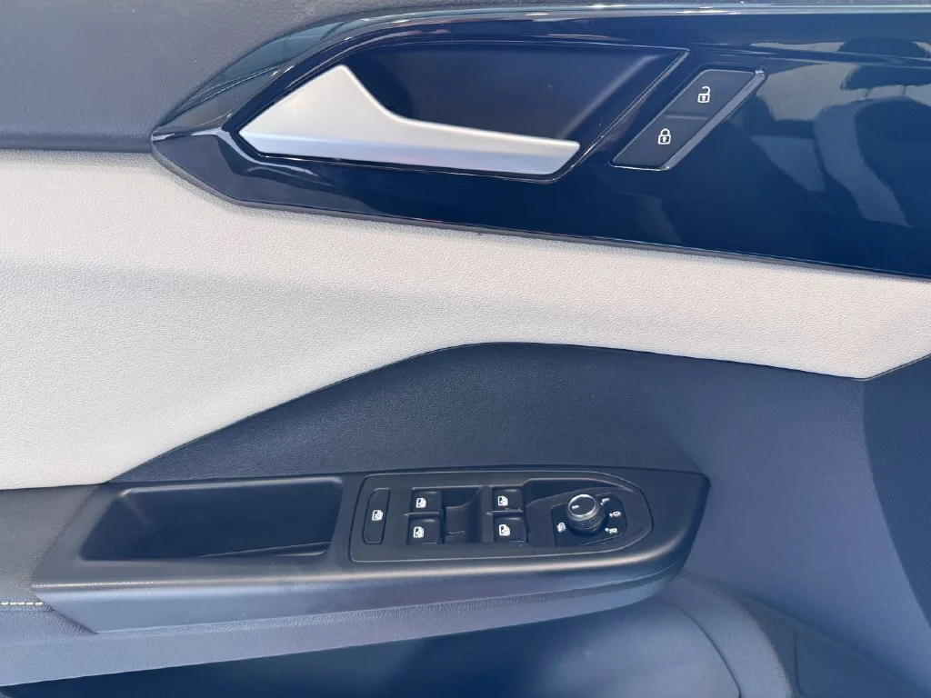 2025 Volkswagen Taos S - Photo 25