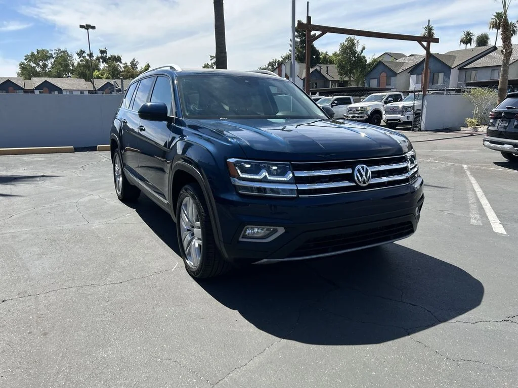 Used 2019 Blue Volkswagen SEL image 1