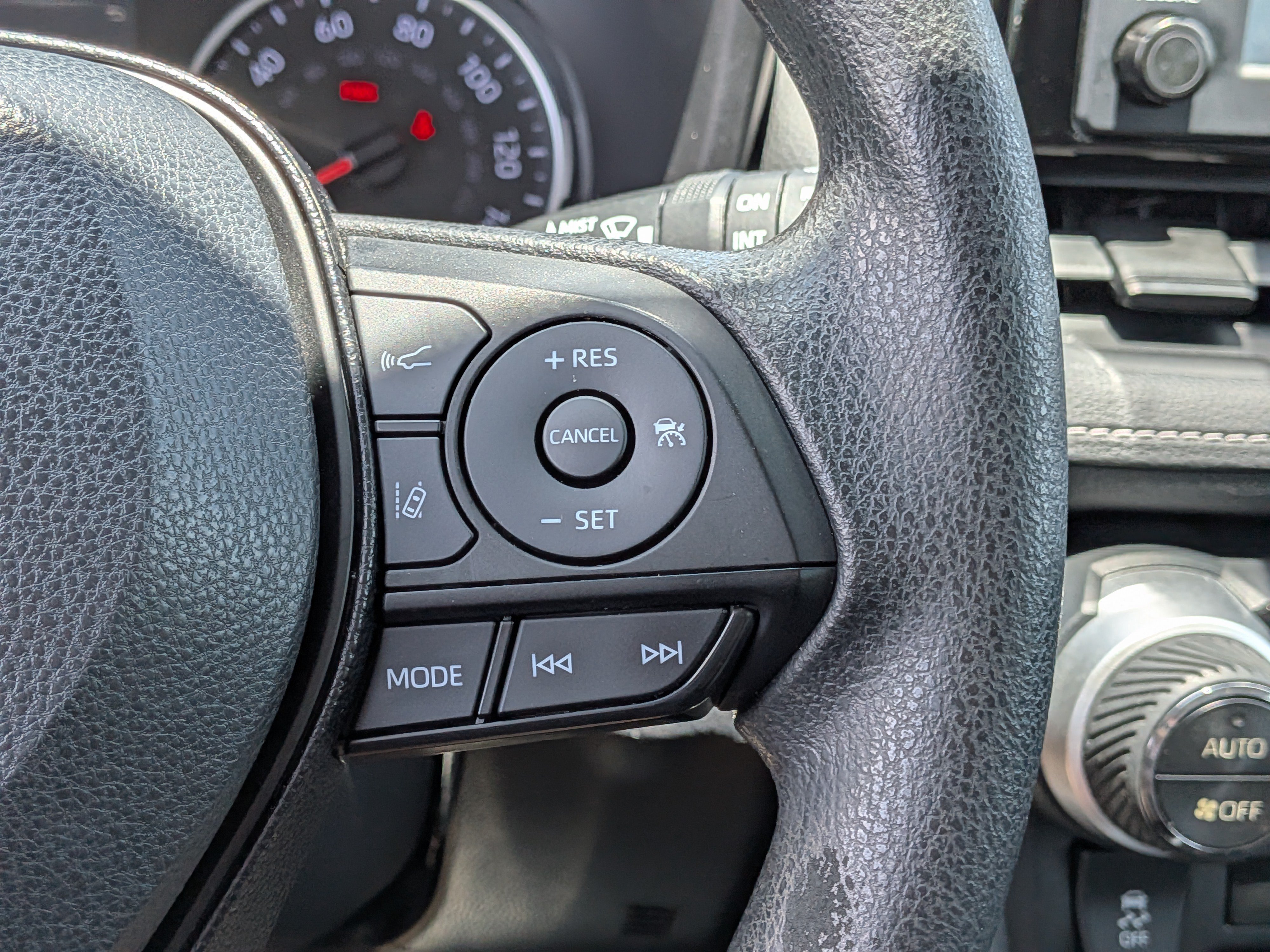 2019 Toyota RAV4 XLE - Photo 26