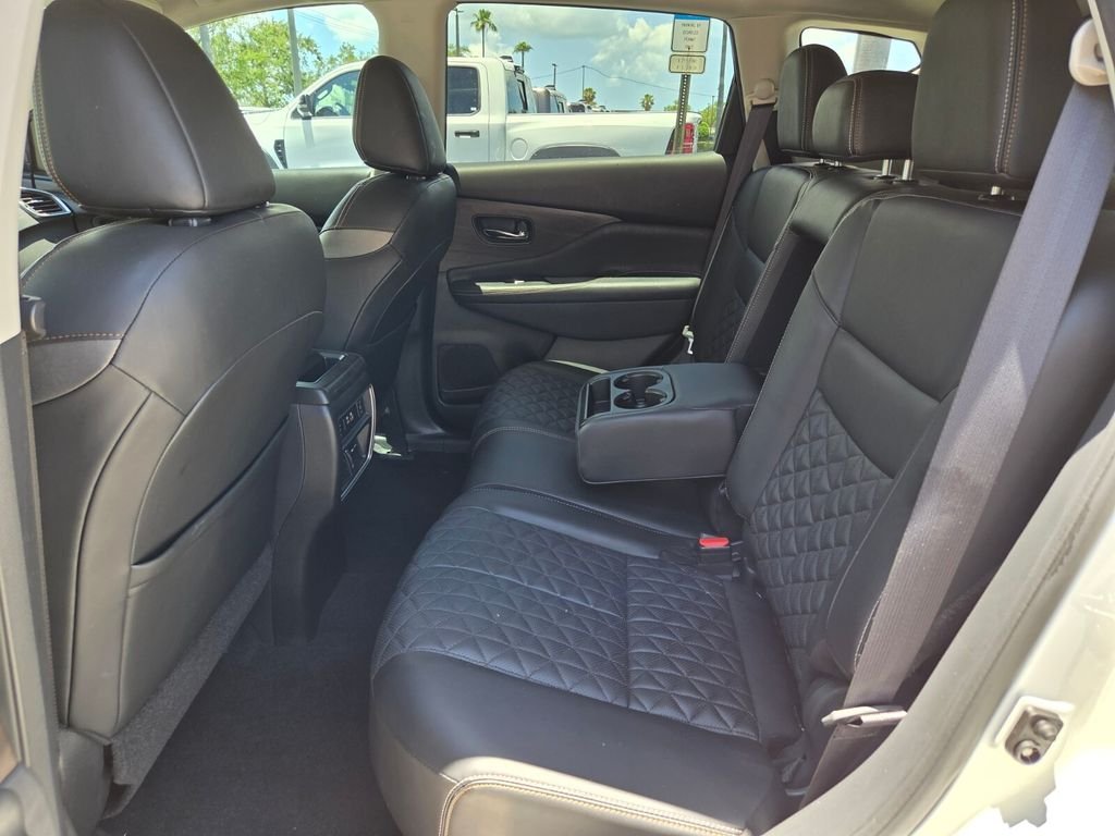Used 2021 White Nissan Platinum image 15