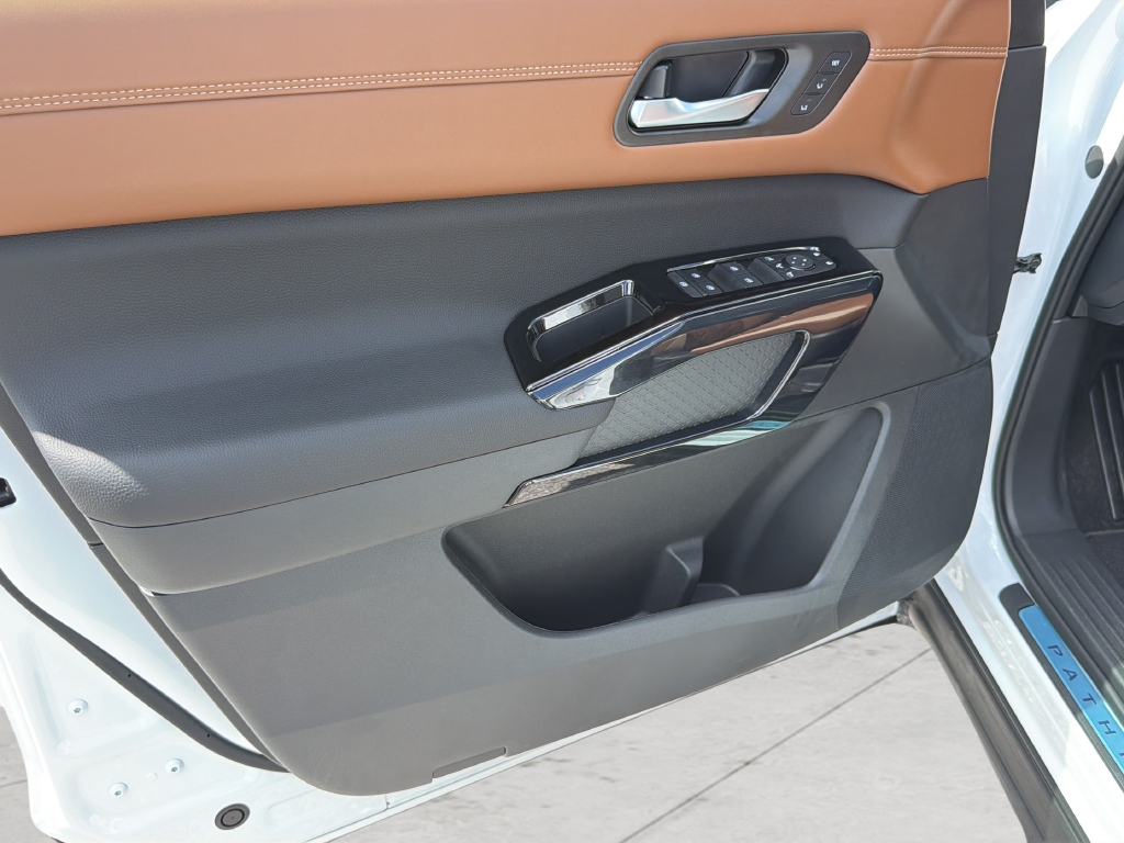 New 2026 White Nissan Platinum image 26