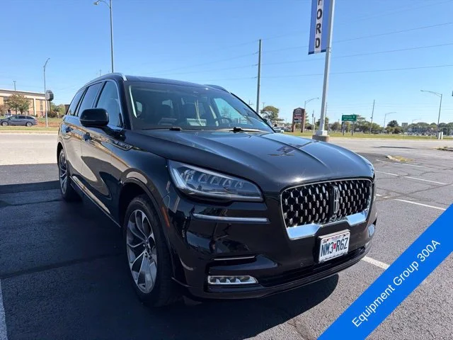 Used 2021 Black Lincoln Grand Touring image 3