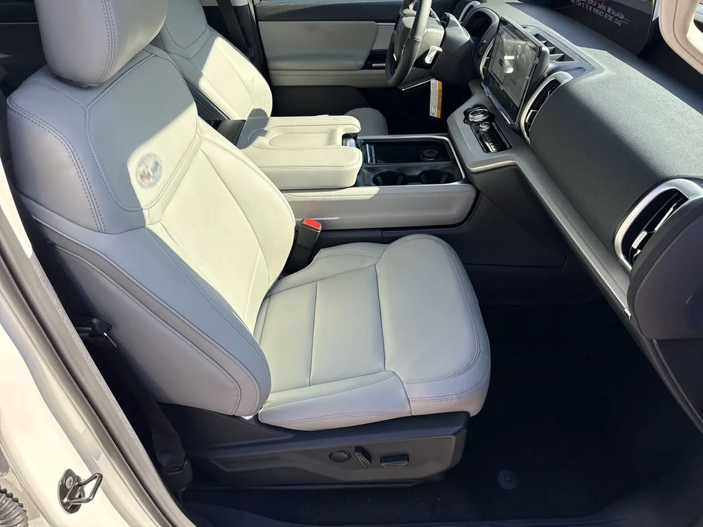 New 2026 Star White Metallic Tri-Coat Ford Active image 13