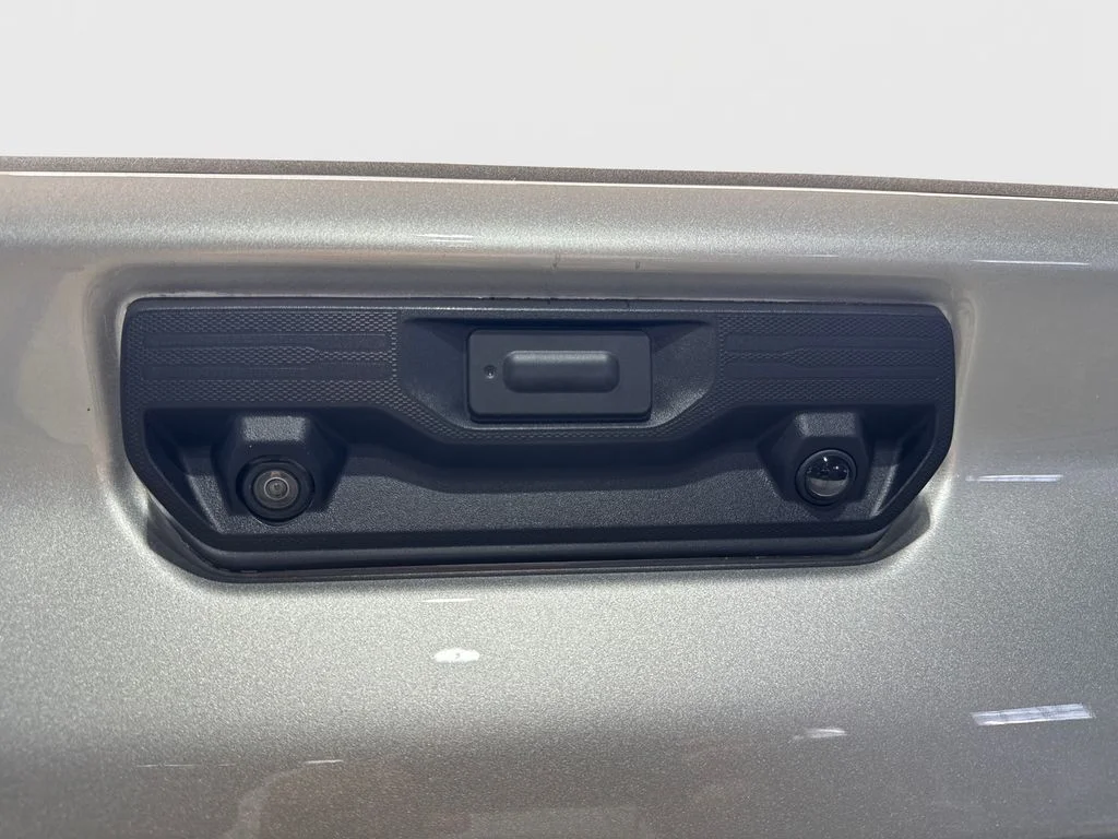Used 2022 Silver Chevrolet Custom image 61