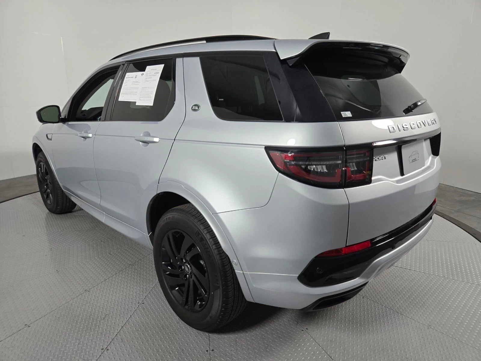 Used 2025 Hakuba Silver Metallic Land Rover S image 17