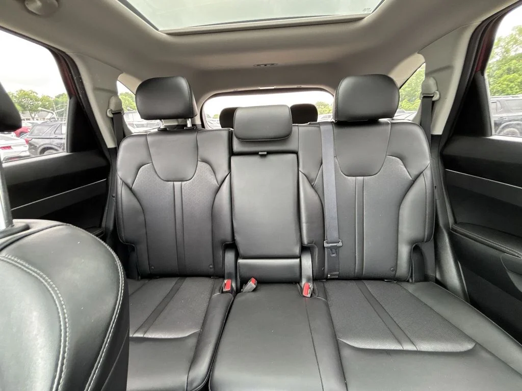 Used 2021 Red Kia S image 25
