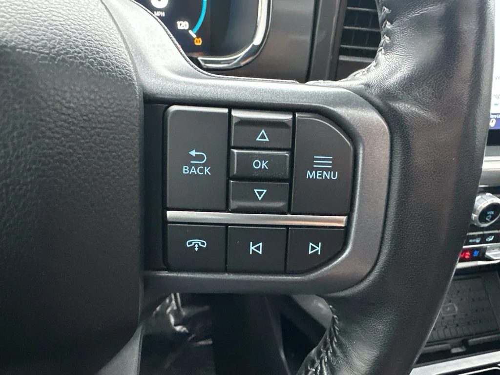 Used 2023 Black Metallic Ford Lariat image 19