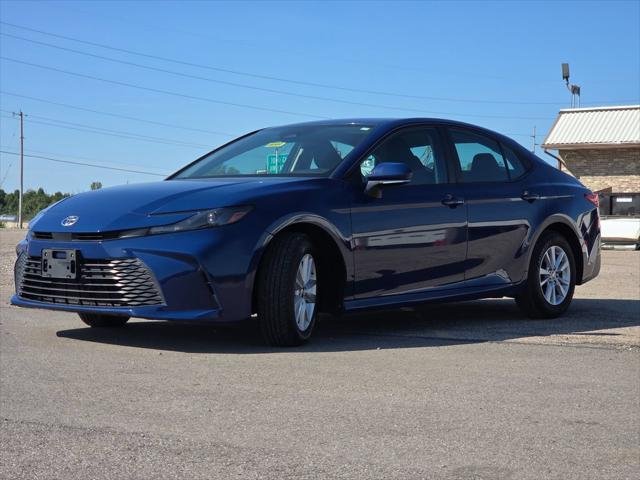 2025 Toyota Camry LE - Photo 18