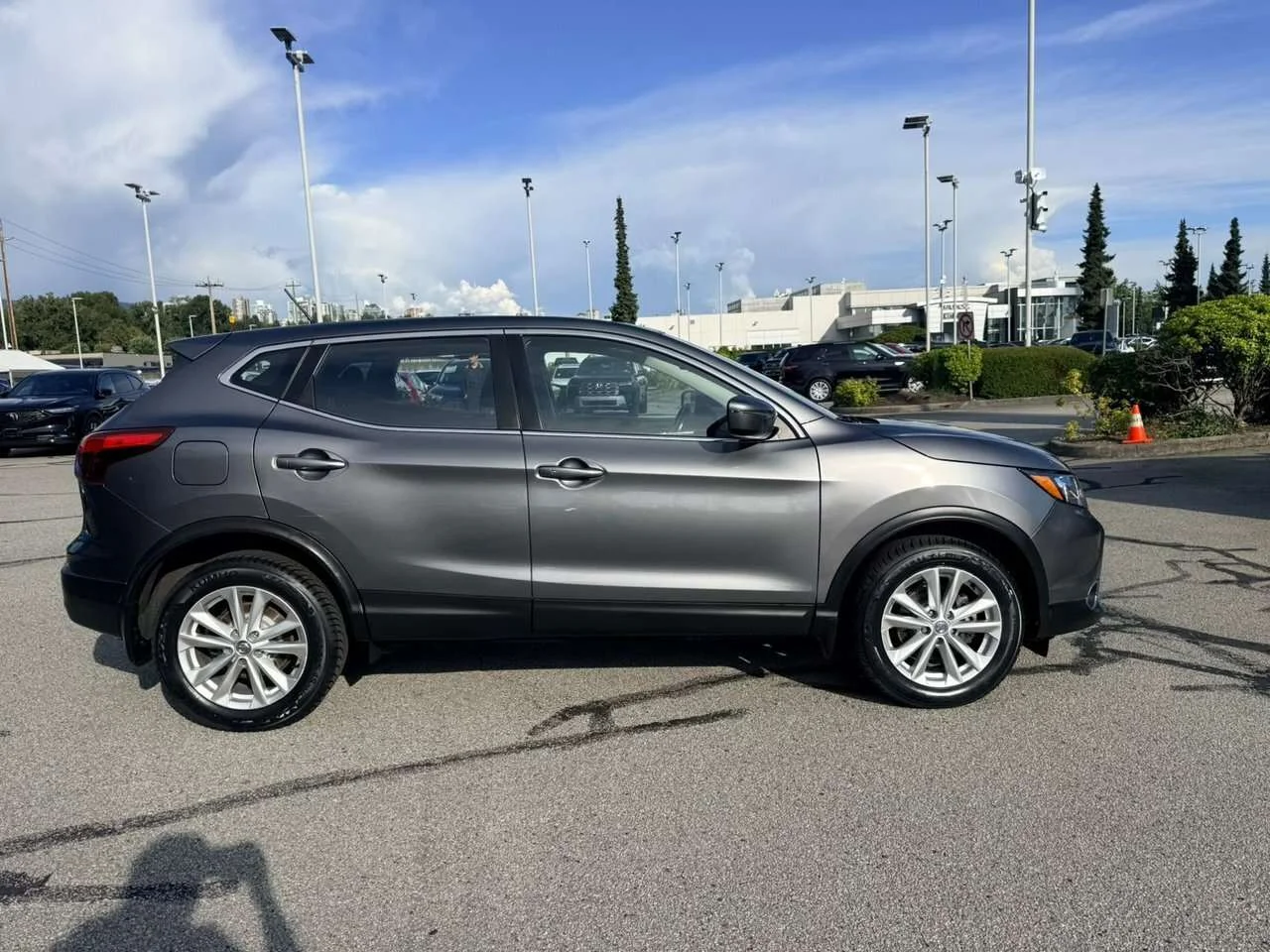 Used 2018 Gun Metallic Nissan SV FWD CVT (2) Dilawri Certified   Local BC   Regu image 6