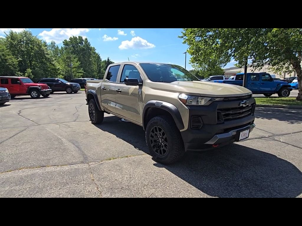 Used 2024  Chevrolet Trail Boss image 2