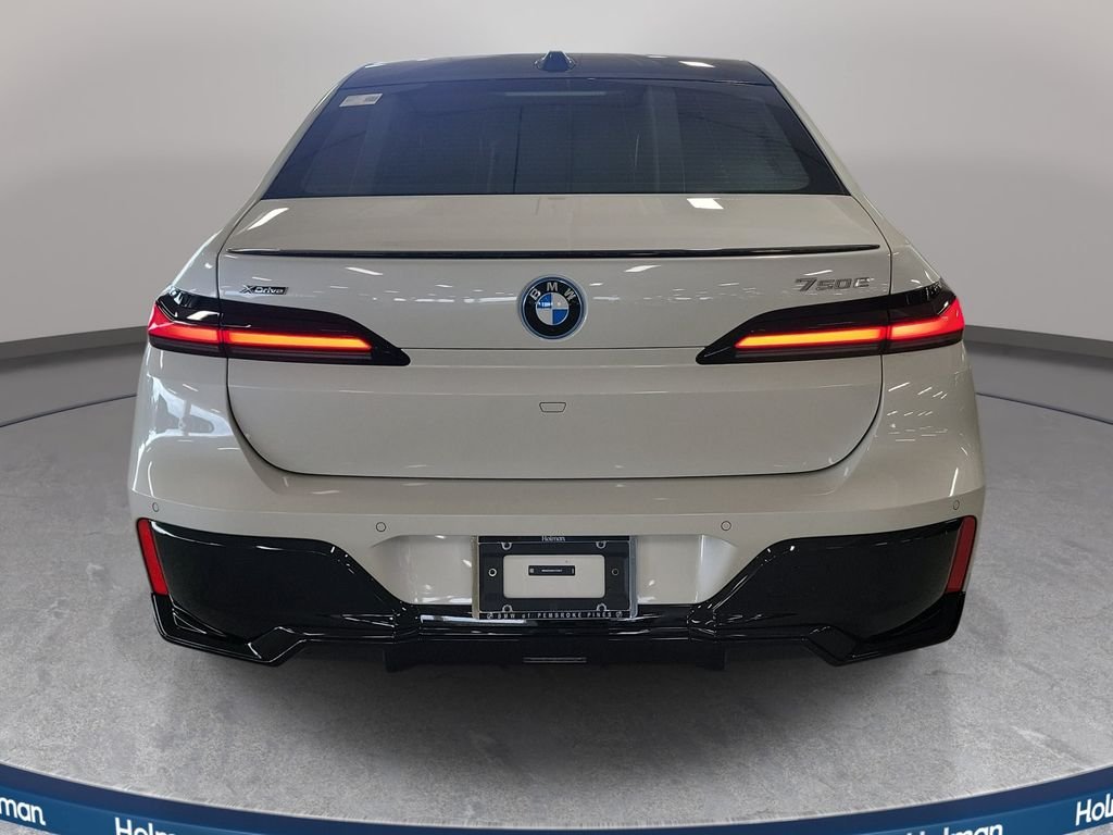New 2026 Mineral White Metallic BMW 750e xDrive image 5