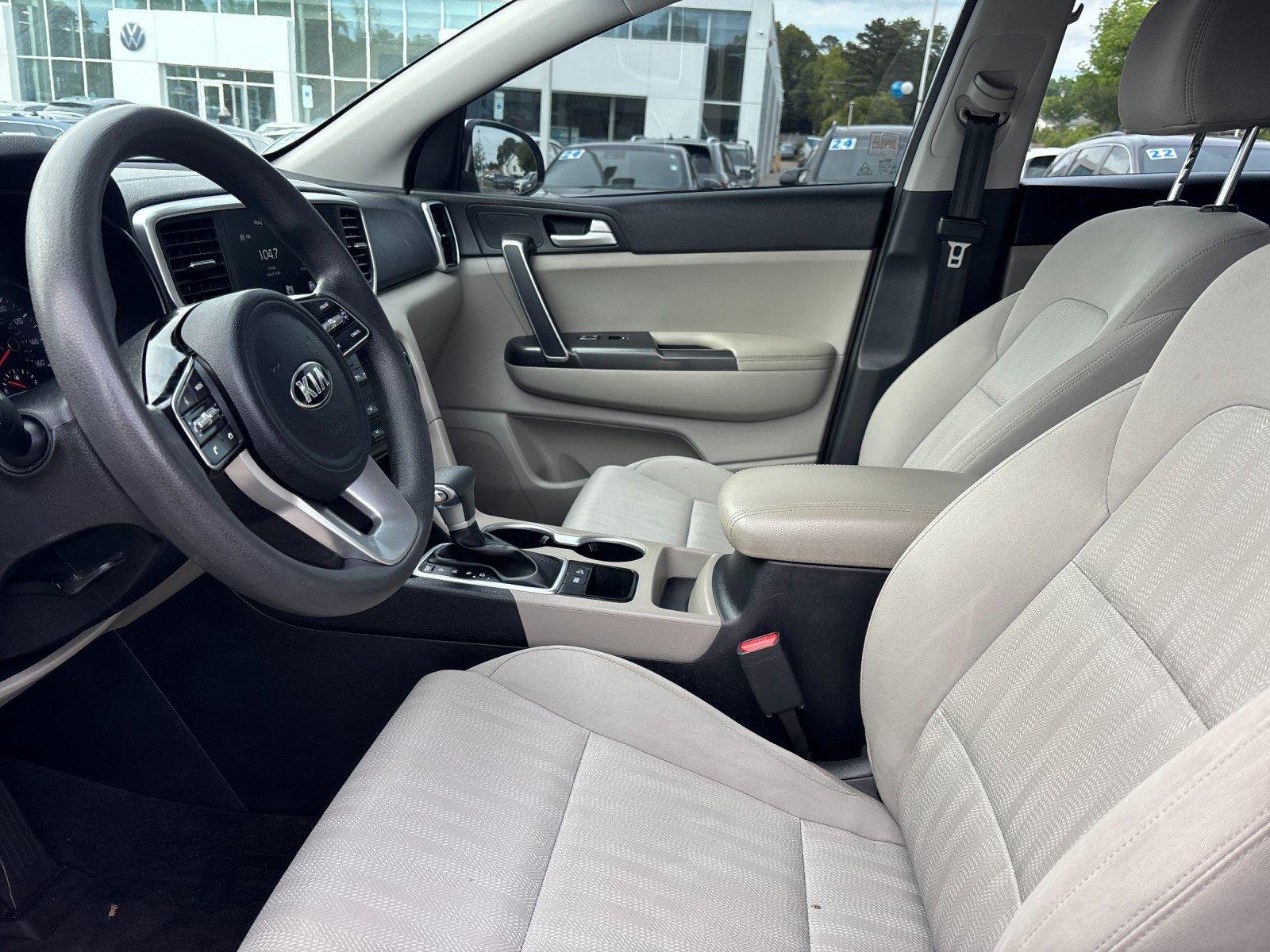 Used 2021 Sparkling Silver Kia LX image 15