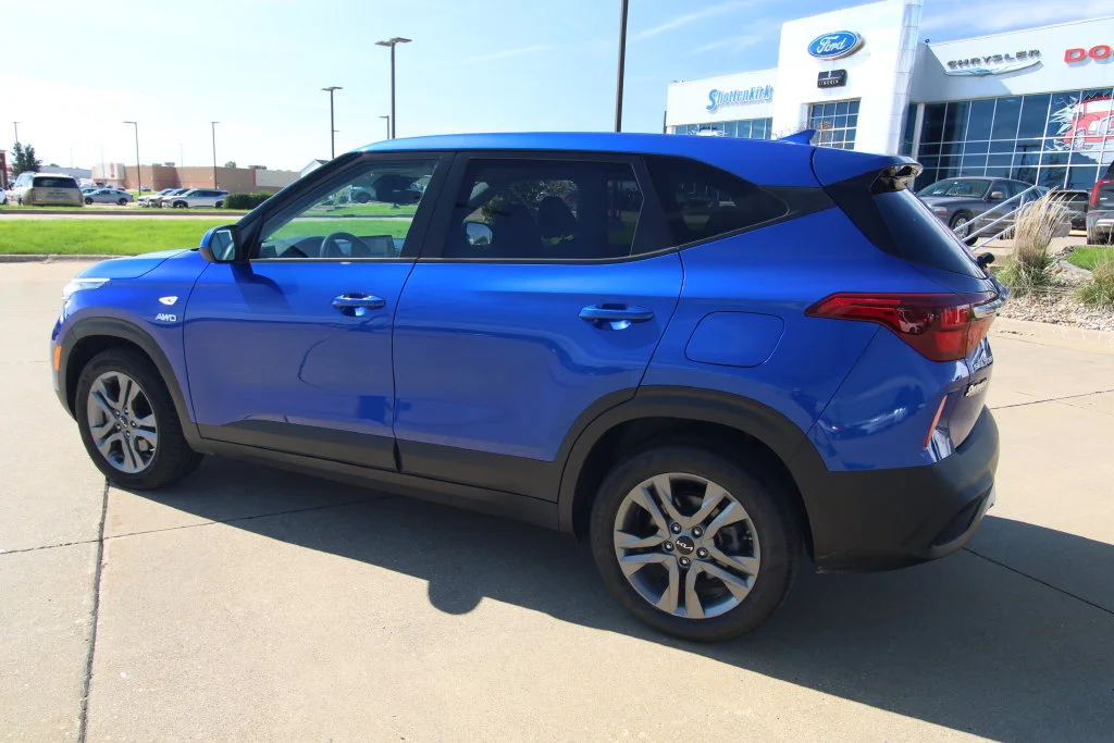 Used 2022 Neptune Blue Kia LX image 14