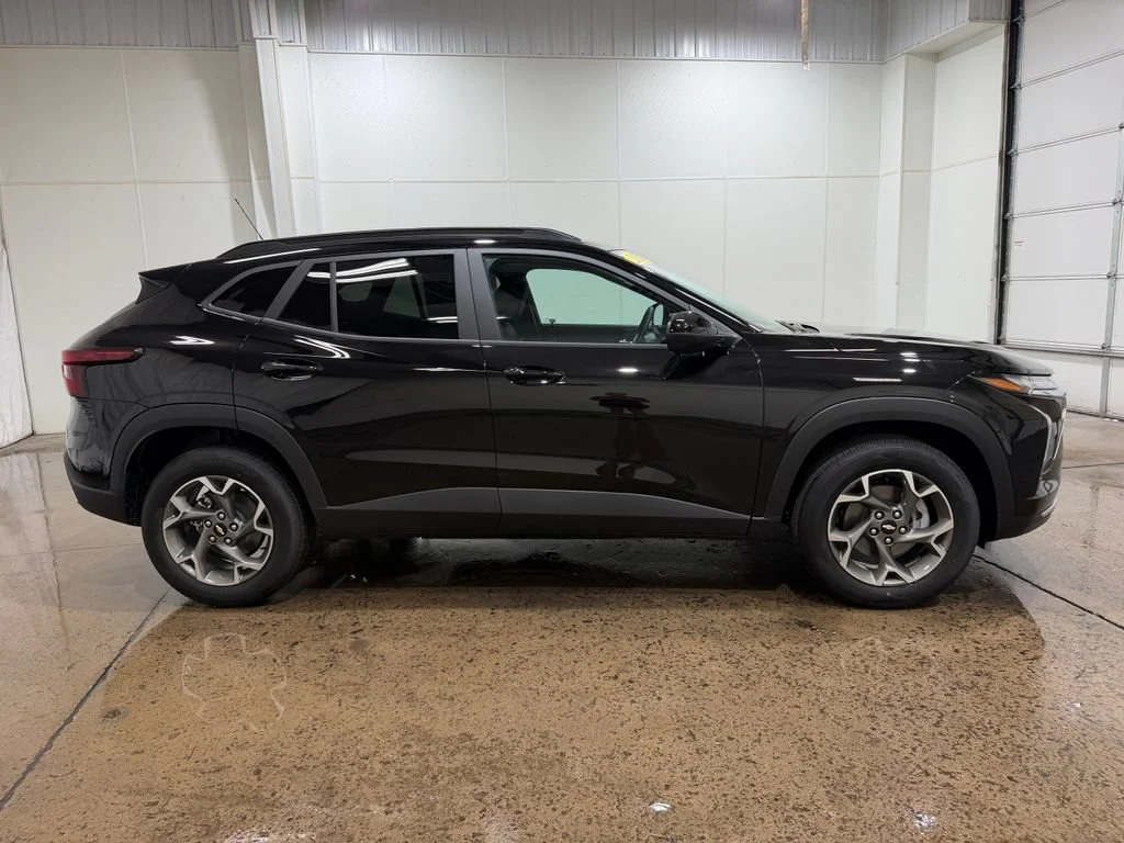 2026 Chevrolet Trax LT - Photo 10