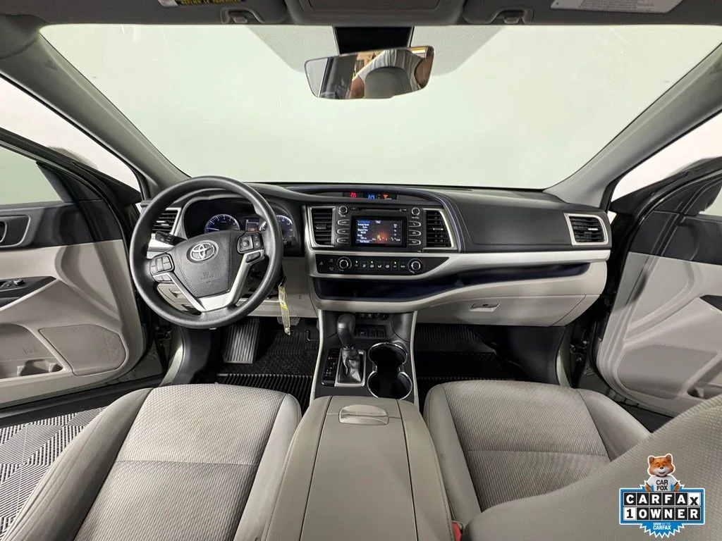 Used 2019 Green Toyota LE image 4