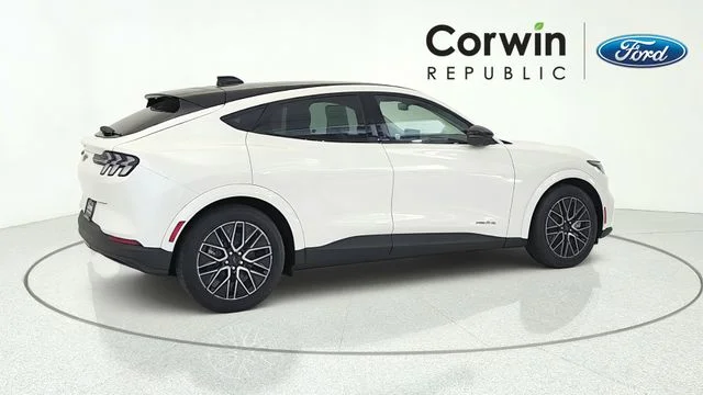 New 2026 Star White Metallic Tri-coat Ford Premium image 8