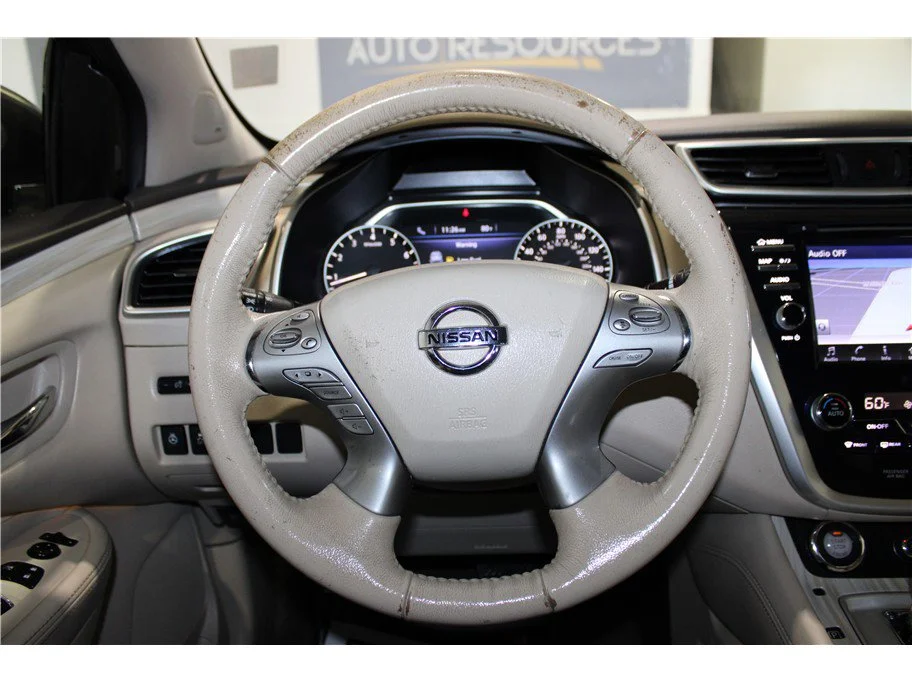 Used 2017 Pearl White Nissan Platinum image 27