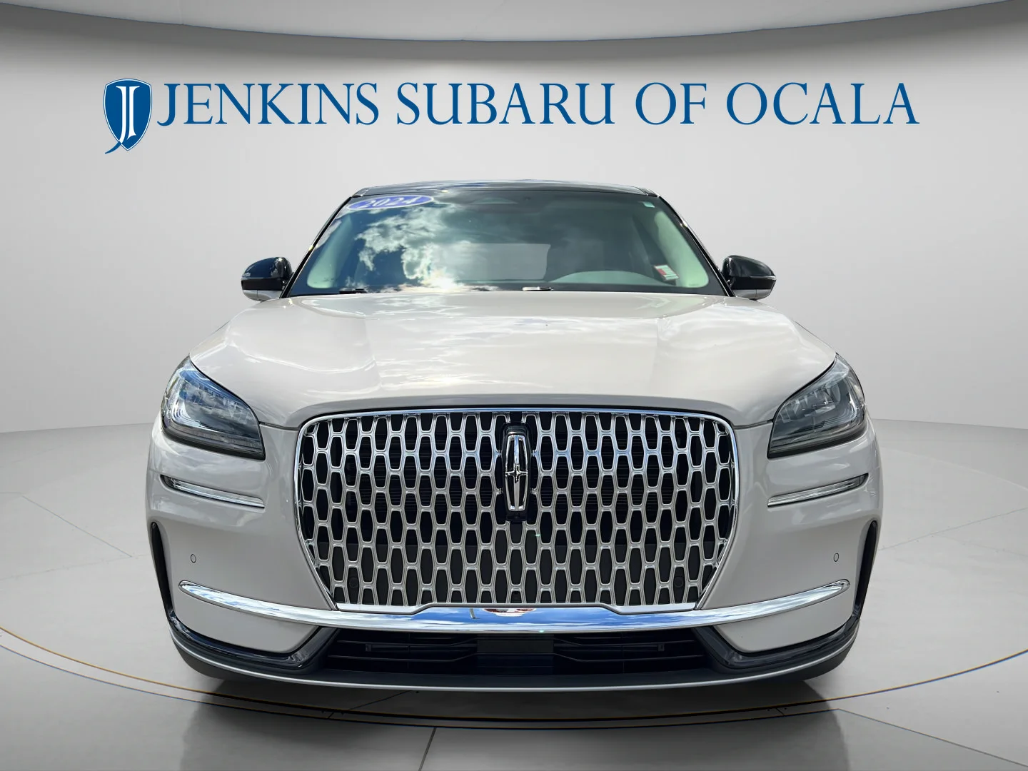Used 2024 Pearl Metallic Lincoln Premiere image 8