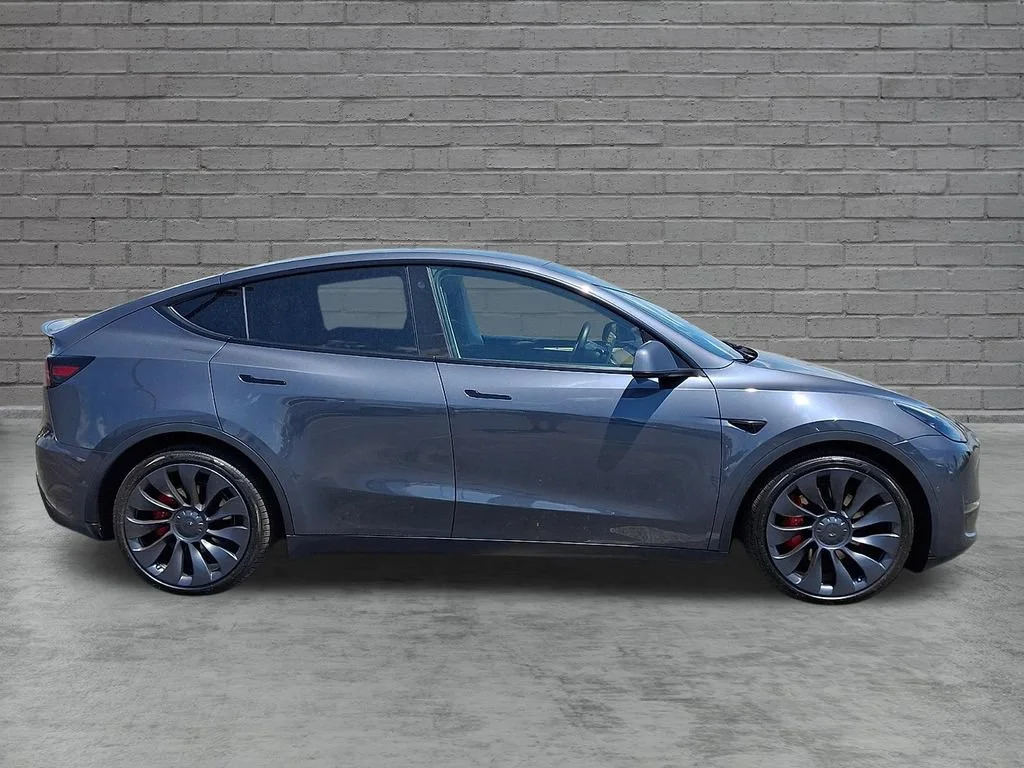 Used 2022  Tesla Performance image 12