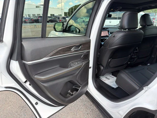 New 2026 White Jeep  image 10