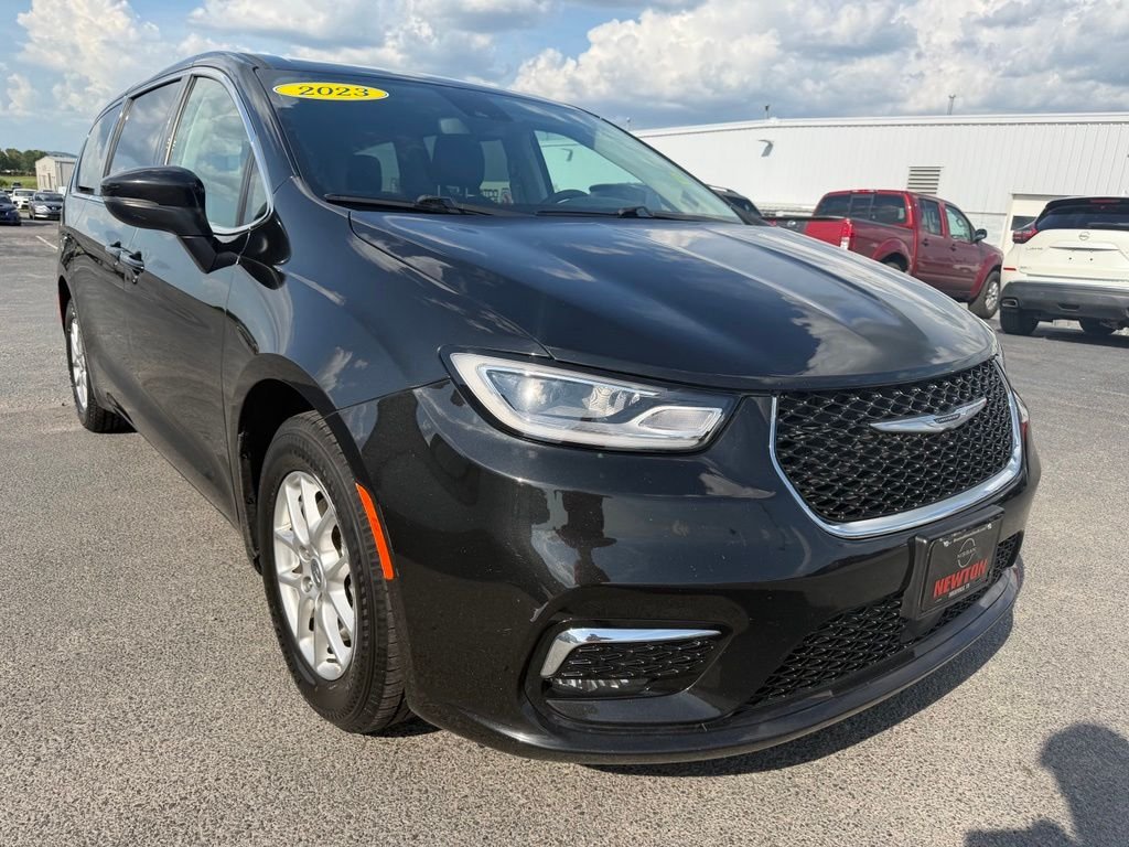 Used 2023 Black Chrysler Touring L image 35