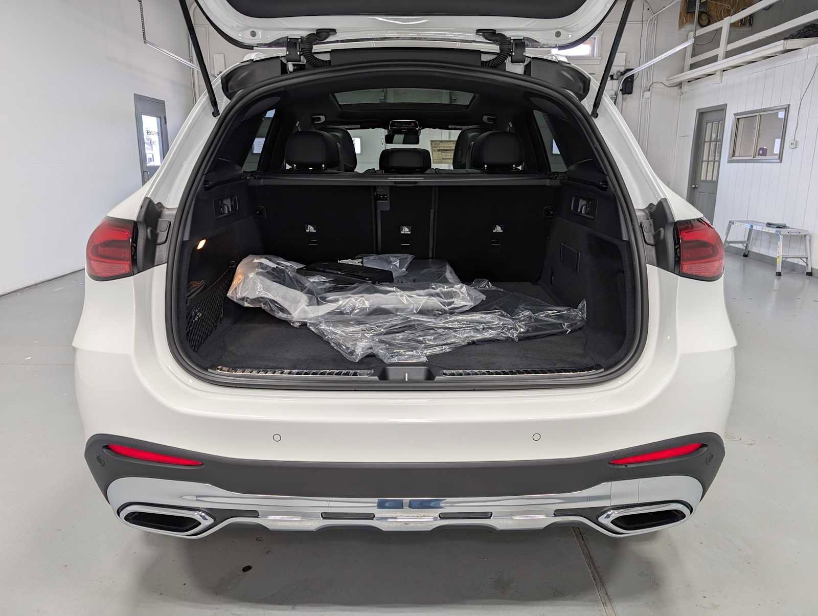 New 2026 Polar White Mercedes-Benz GLC 300 image 22