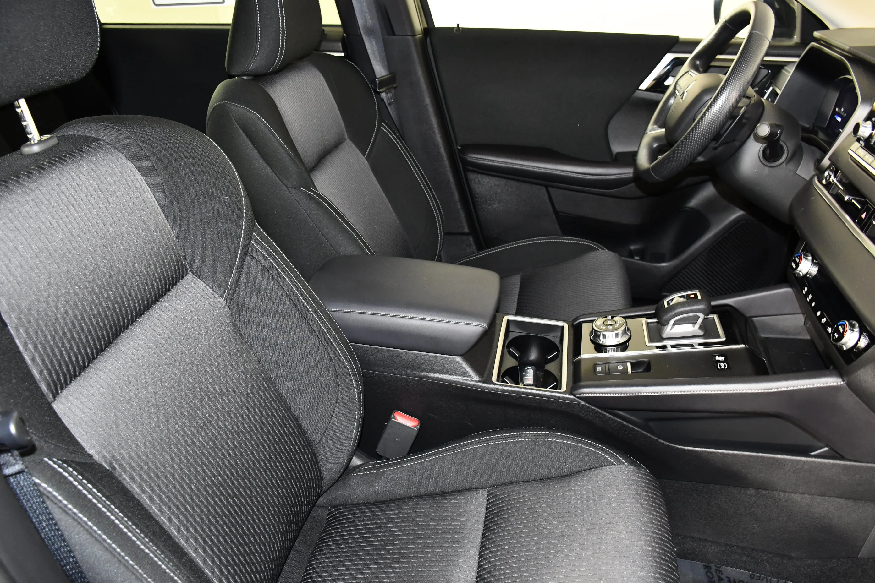 Certified Used 2025 Labrador Black Pearl Mitsubishi ES image 40