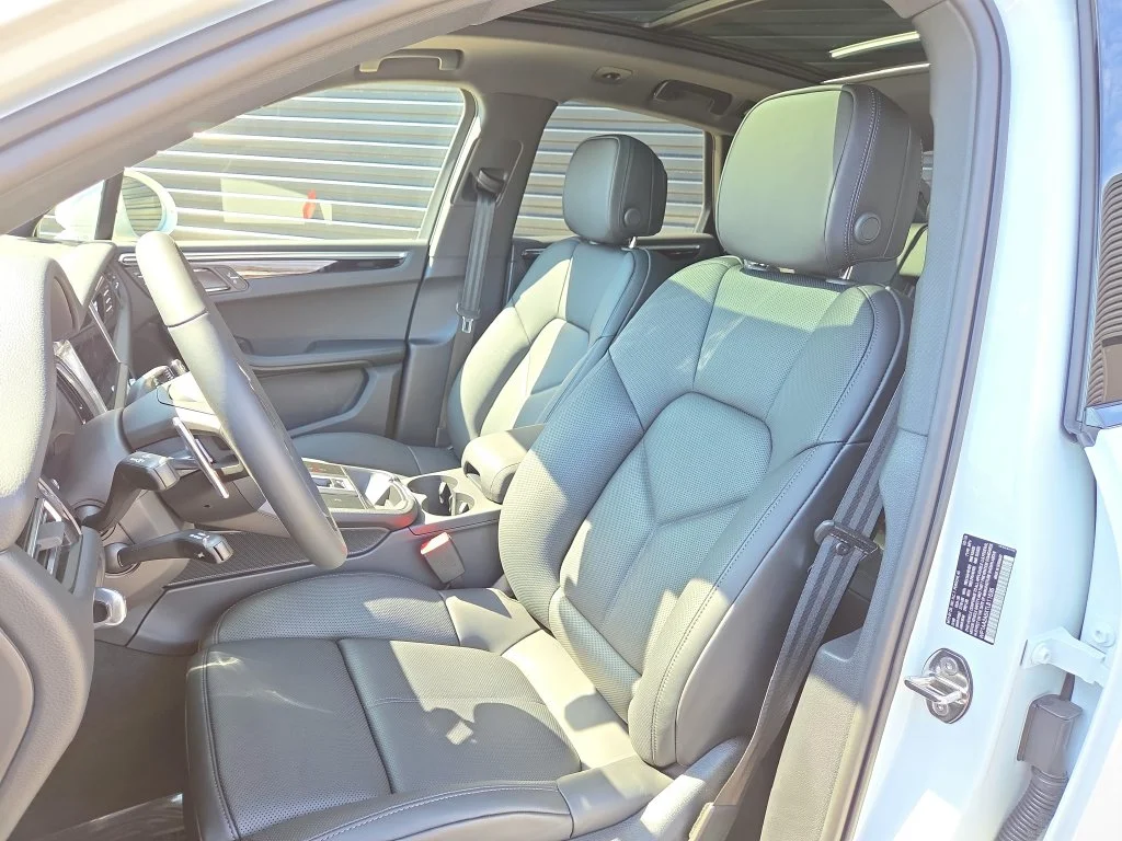 Certified Used 2026  Porsche Base image 3