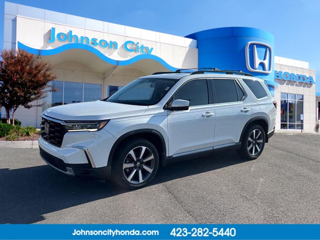 Certified Used 2025 WHITE Honda Touring image 1
