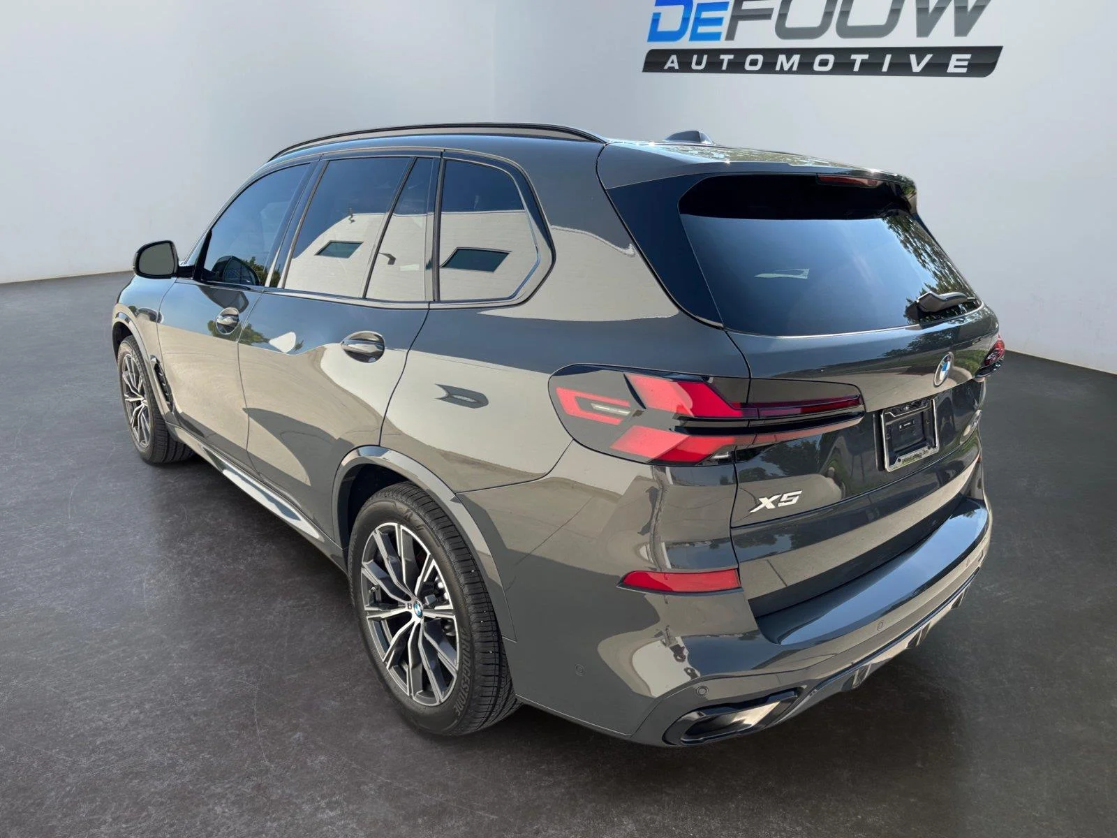 Used 2026 Dravit Grey Metallic BMW xDrive40i image 17
