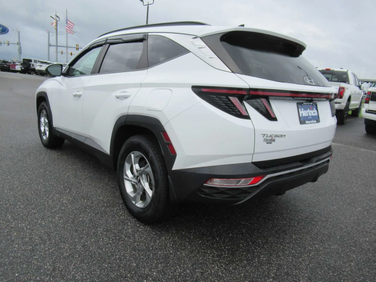 Used 2022 Quartz White Hyundai SEL image 7