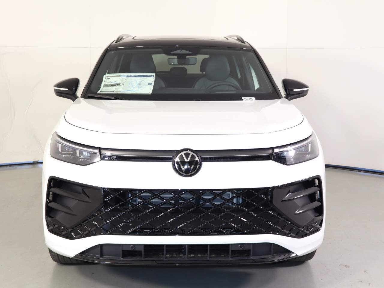 New 2026 0P2T Volkswagen SE R-Line Black 4Motion image 4