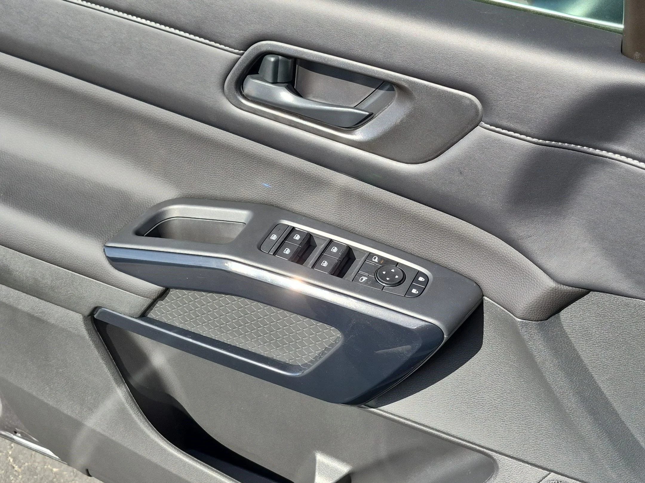 New 2026 Gun Metallic Nissan SV image 13