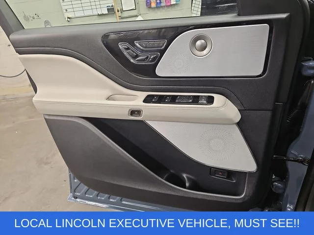 Used 2025 Blue Lincoln Reserve image 28