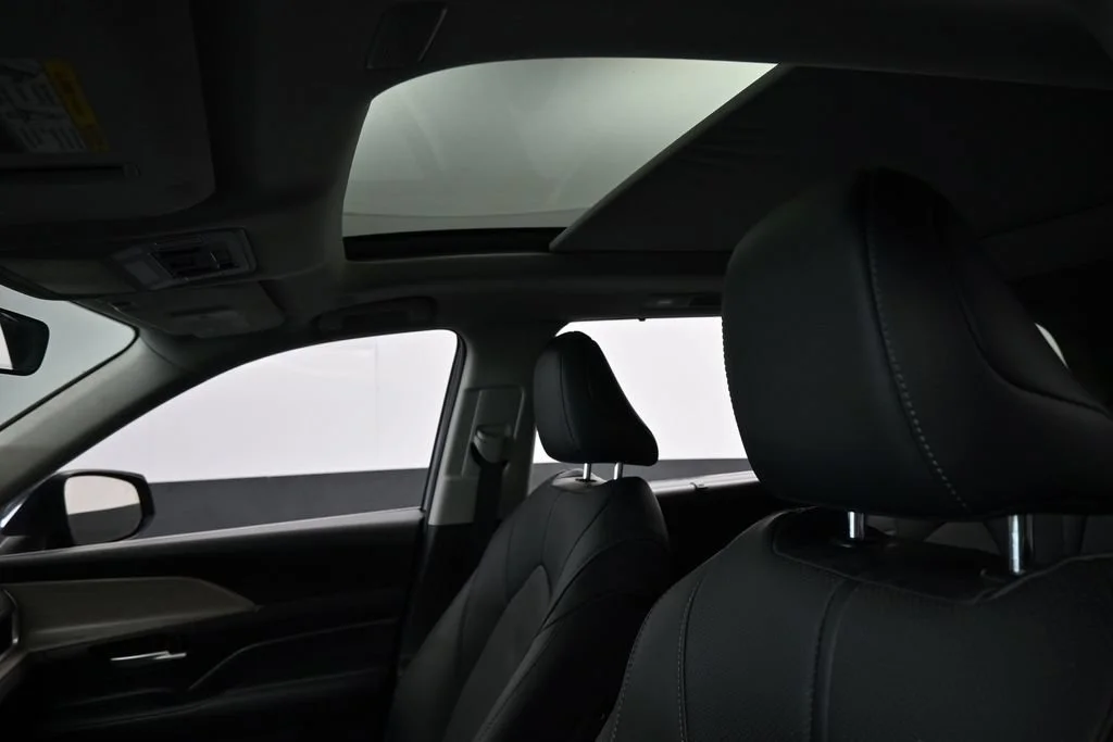 Used 2025 Cloud Toyota Limited image 11