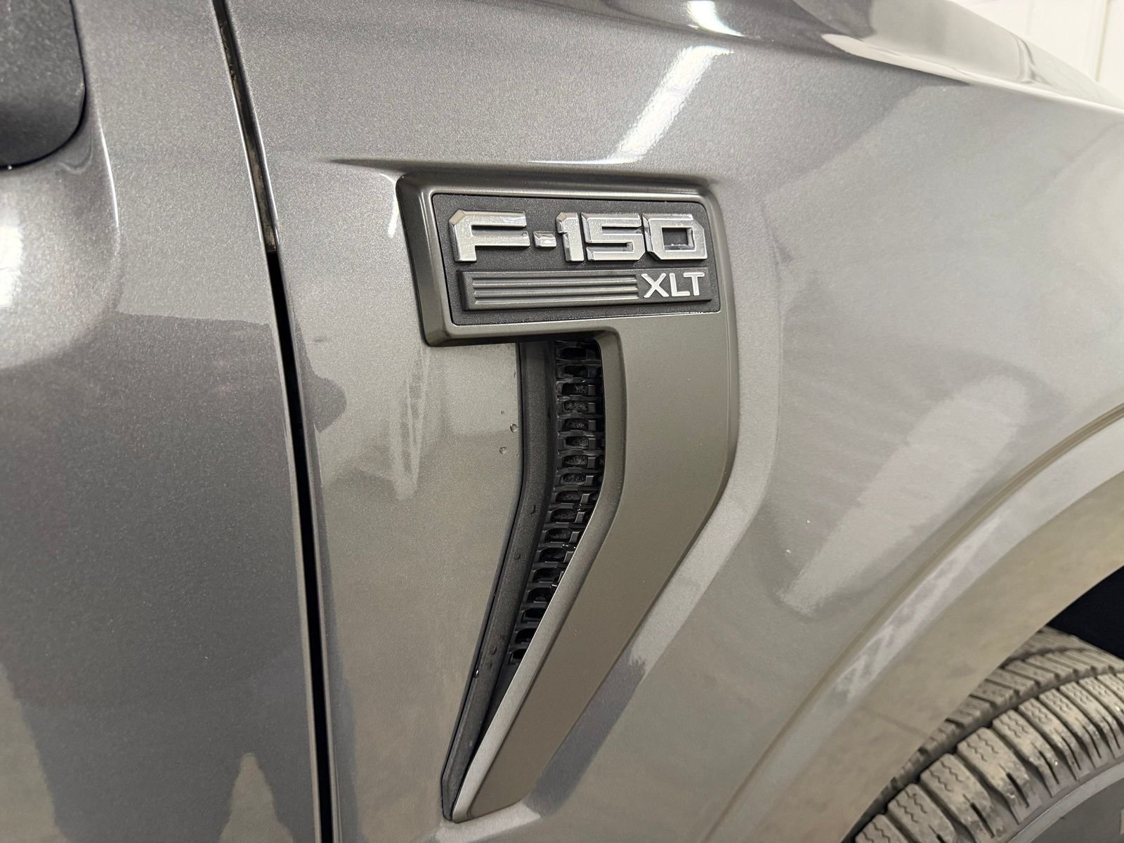 Used 2022 Gray Ford XLT image 4