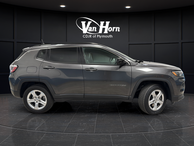 Used 2023 Granite Crystal Metallic Clearcoat Jeep Latitude image 8