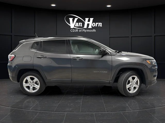 Used 2023 Crystal Metallic Jeep Latitude image 8