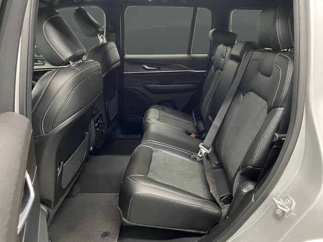 New 2026 Silver Zynith Exterior Paint Jeep Altitude image 32