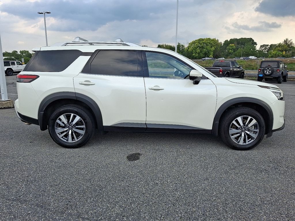 Used 2024 White Nissan SL image 8