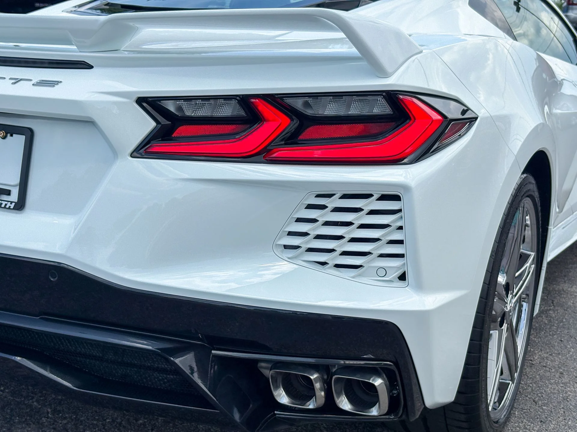 Used 2024 White Chevrolet Stingray image 22