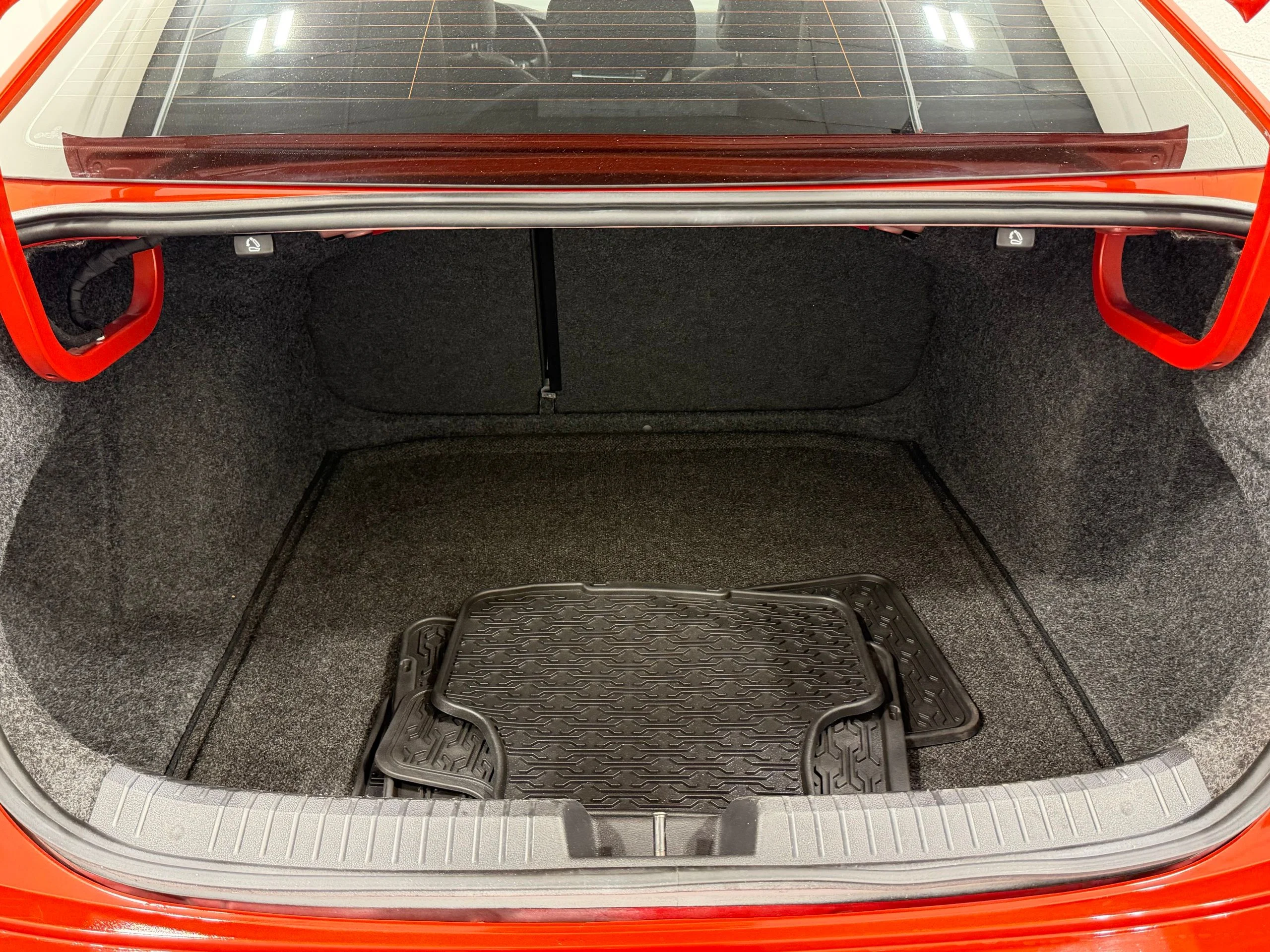 Used 2019 Orange Volkswagen 1.4T SE image 25