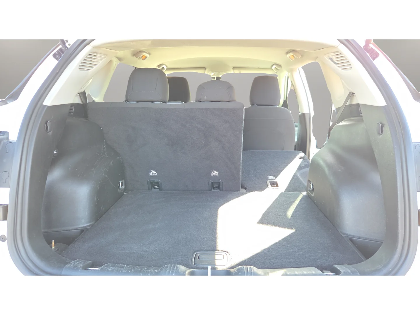 Used 2022 White Jeep Sport image 14
