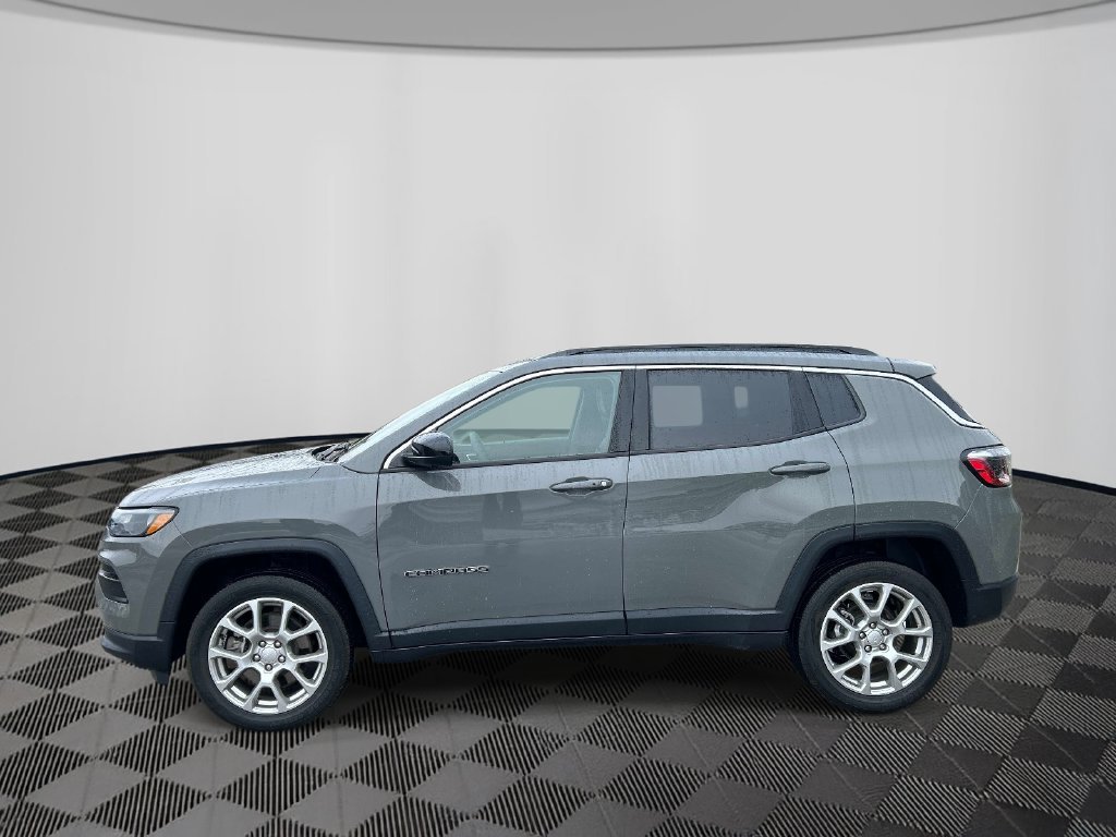 Used 2023 Gray Jeep Latitude Lux image 2