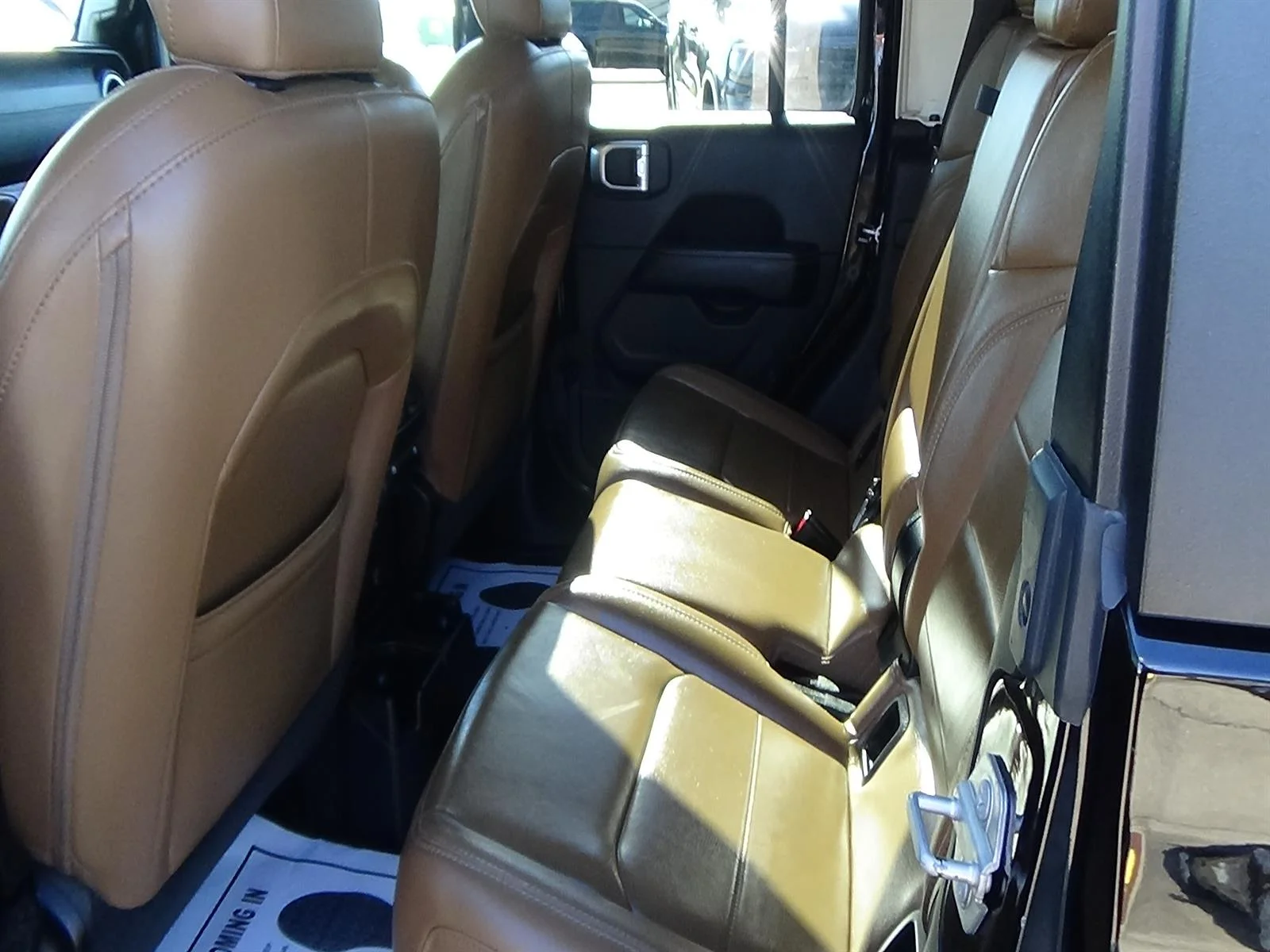 Used 2021 Black Clear Coat (px8) Jeep Overland image 12