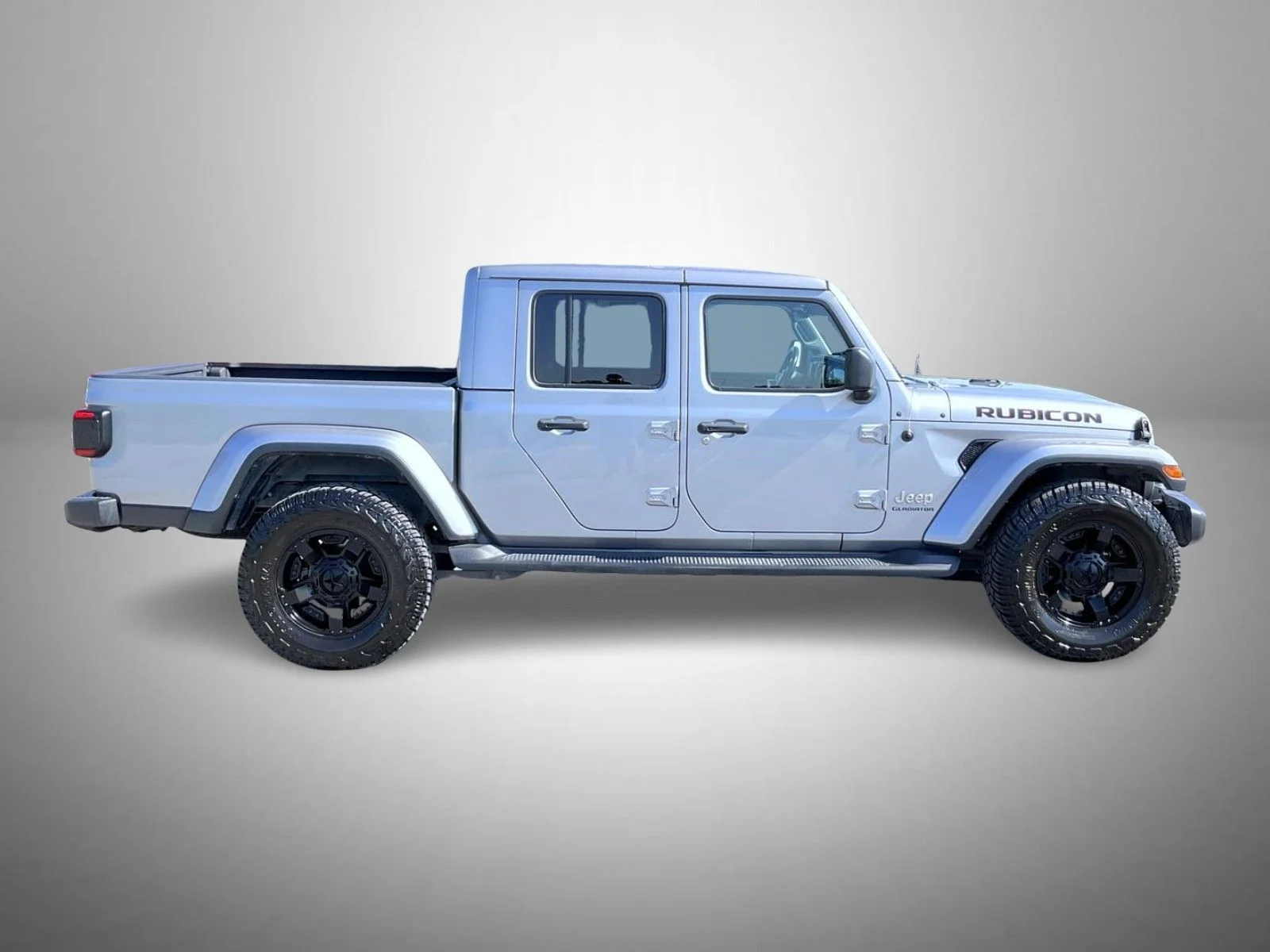 Used 2021 Silver Jeep Overland image 4