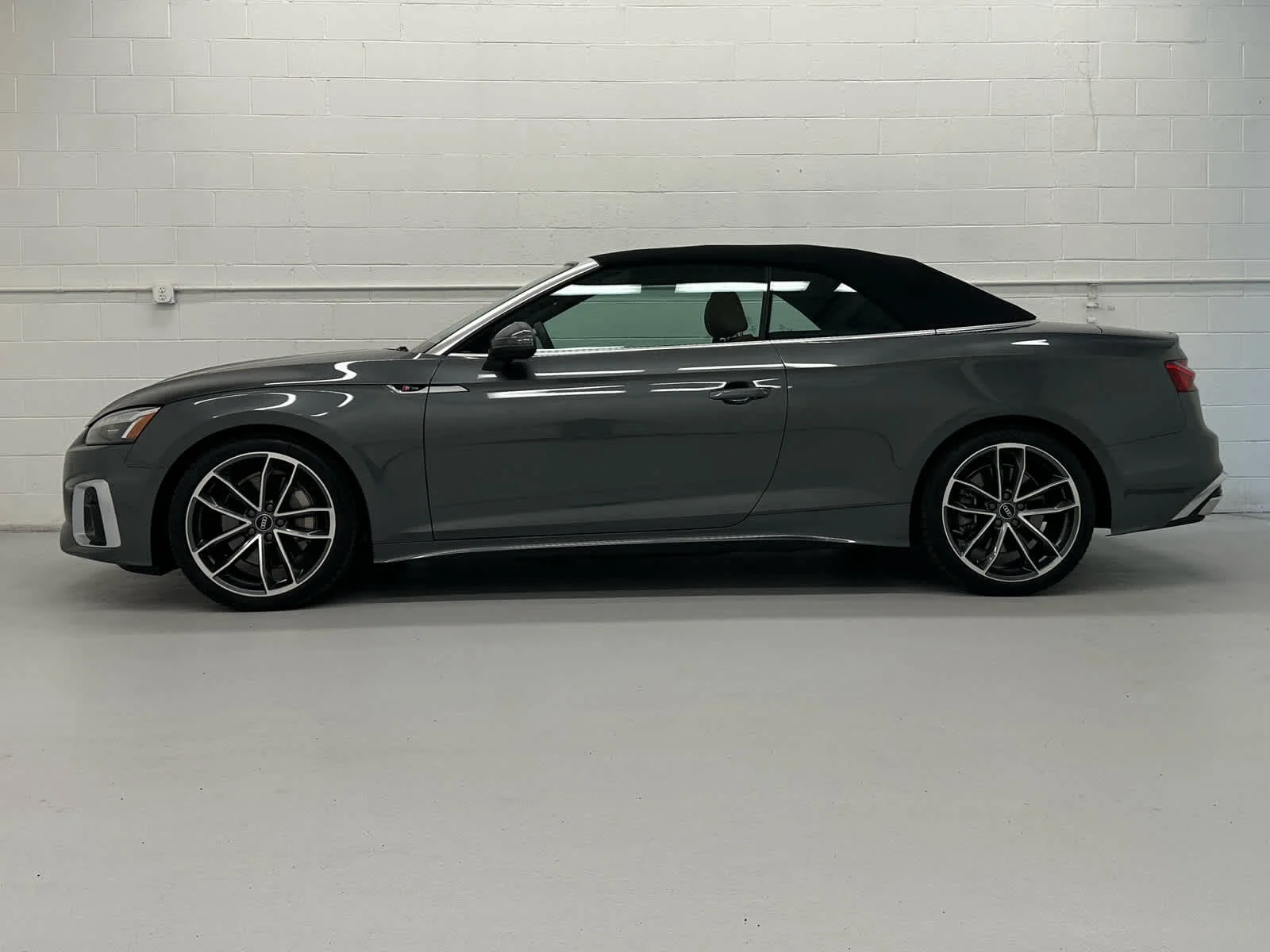 Used 2024 Daytona Gray Pearl Effect/Black Roof Audi S line Premium Plus image 10