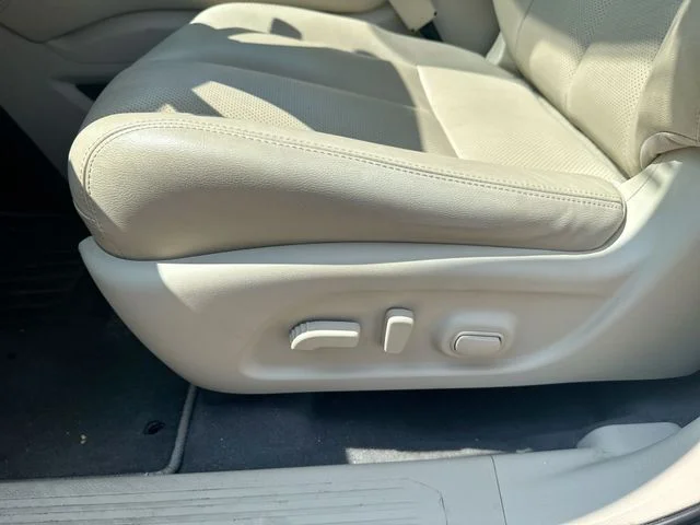 Used 2018 Black Nissan SL image 38