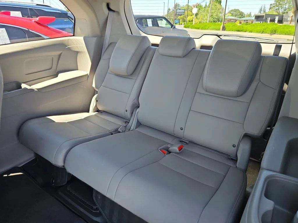 Used 2016 Lunar Silver Metallic Honda EX-L image 33