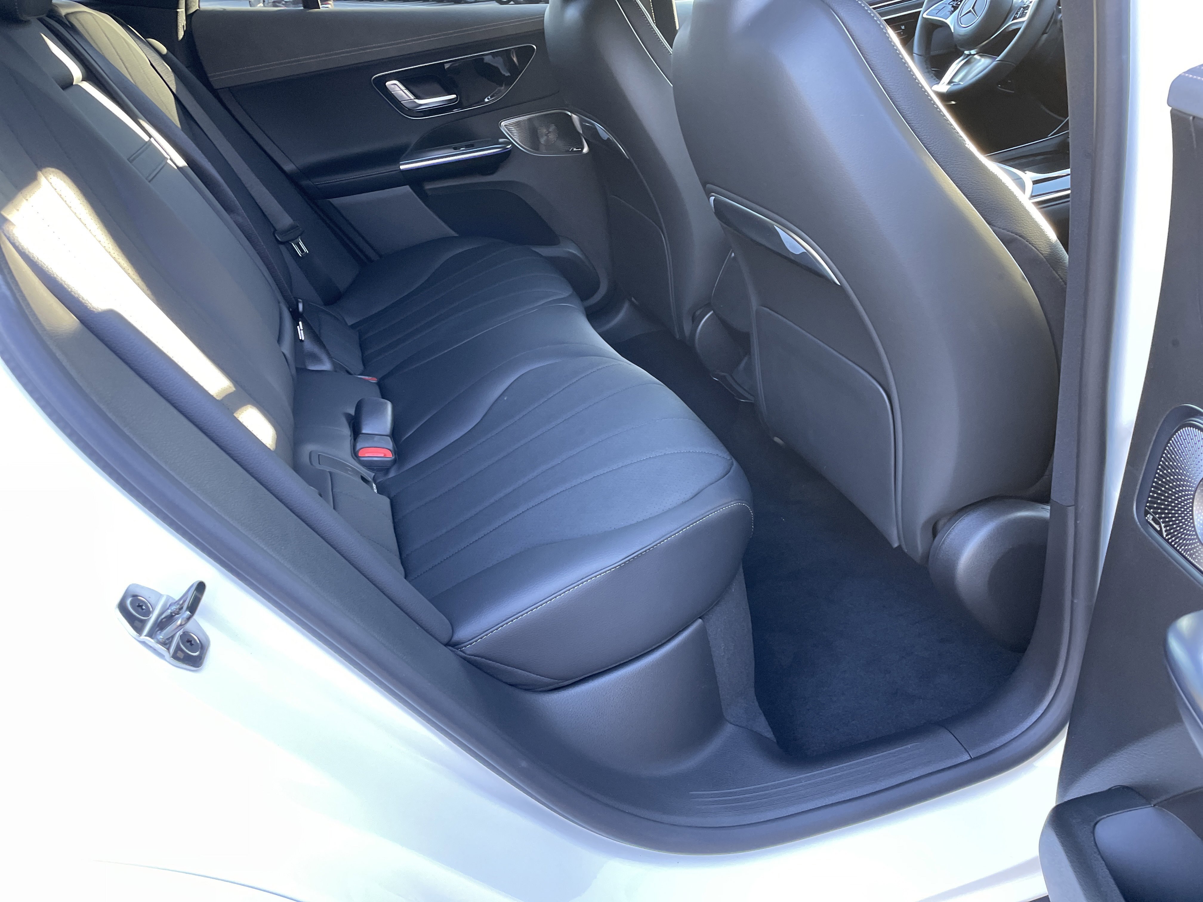 New 2026 Polar White Mercedes-Benz EQE 320 4MATIC® SUV image 38